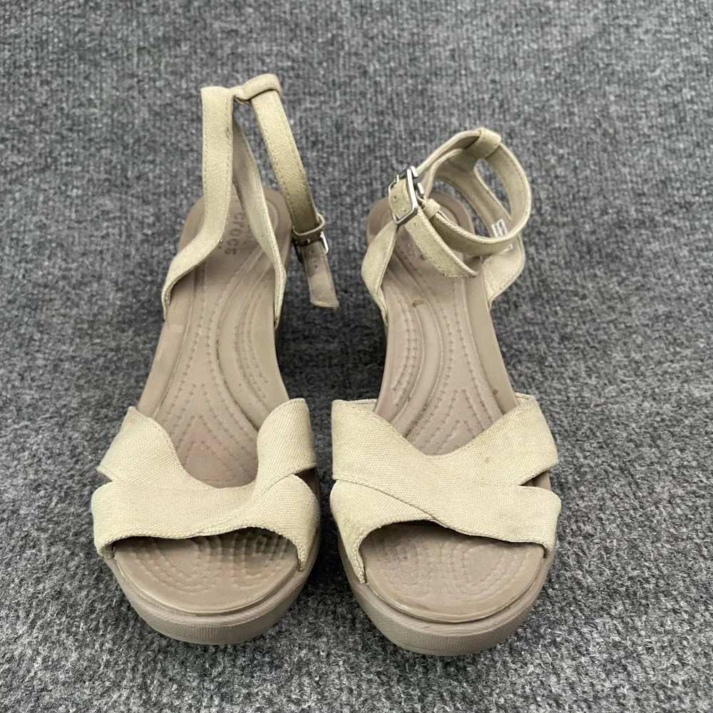 Crocs Leigh II Cross Strap Ankle Wedge Sandals Womens Sz 8 Oatmeal Mushroom